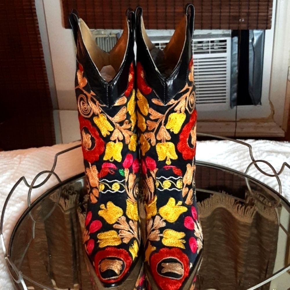 WOMANS GALERIA  Embroidery Turkish  Leather  Boots 37 = 6 M Unique Luxury‎ Shoes